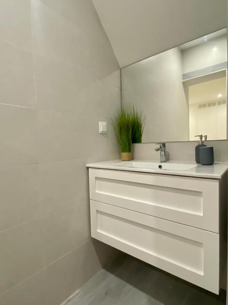 Farmacia Vila Lobos Apartment Lisbon Luaran gambar